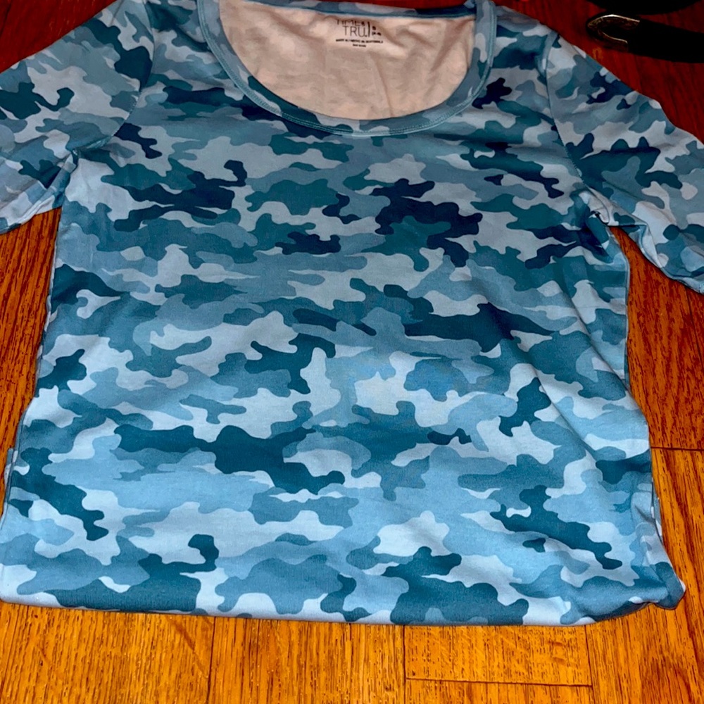 Half cut long sleeve shirt